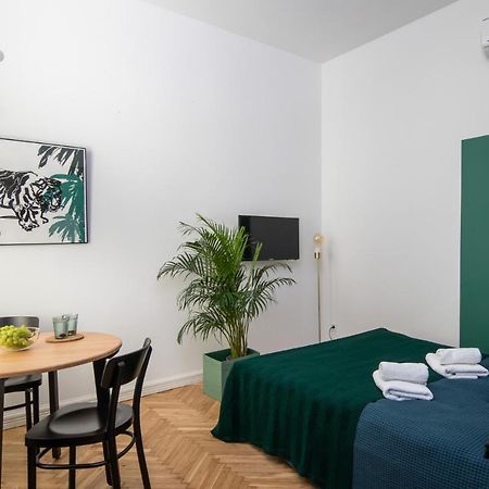 Barbacan Suites - Old Town Apartments - By Upstairs Krakau Buitenkant foto