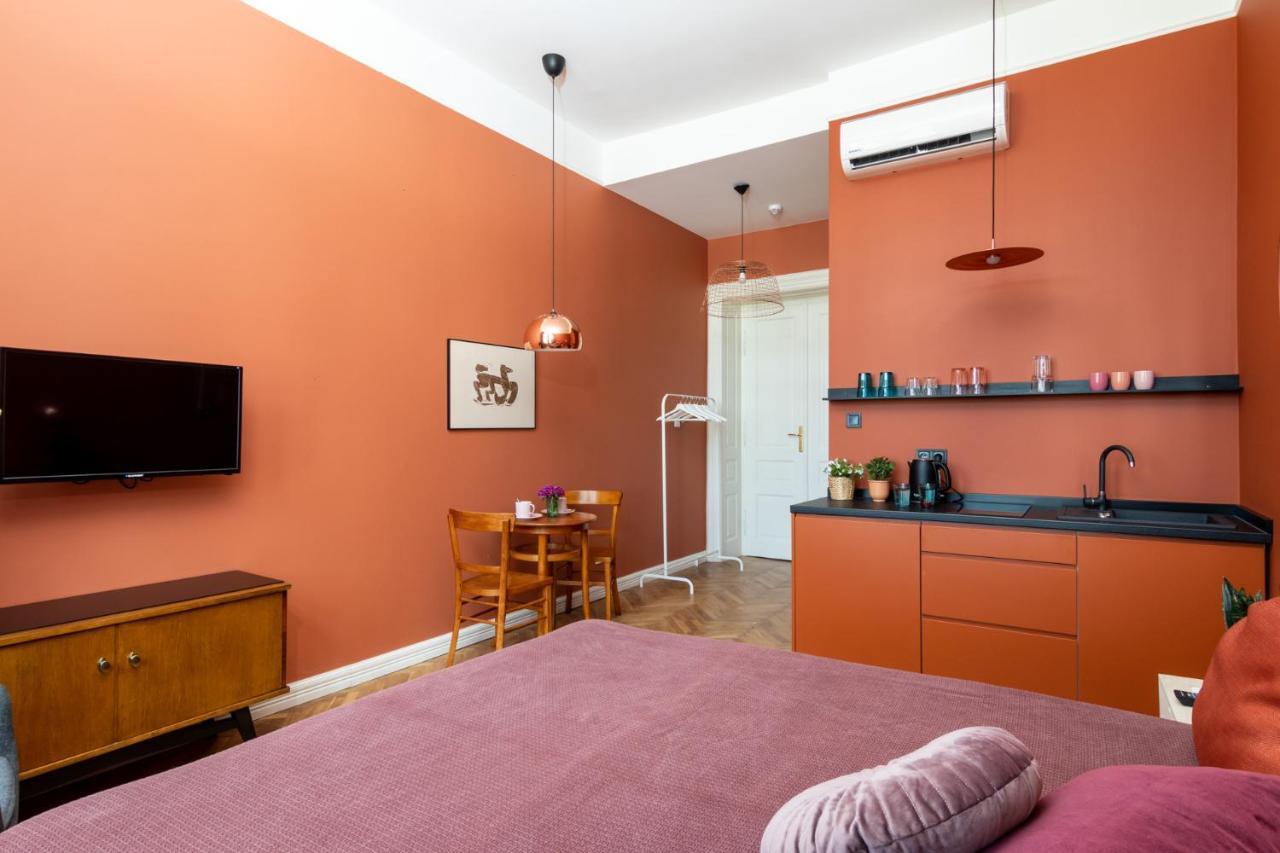 Barbacan Suites - Old Town Apartments - By Upstairs Krakau Buitenkant foto