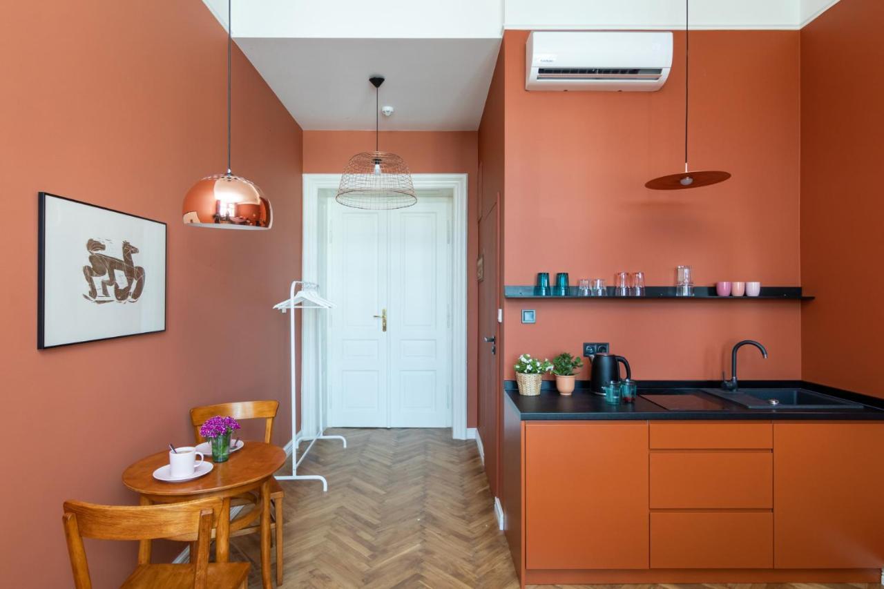 Barbacan Suites - Old Town Apartments - By Upstairs Krakau Buitenkant foto