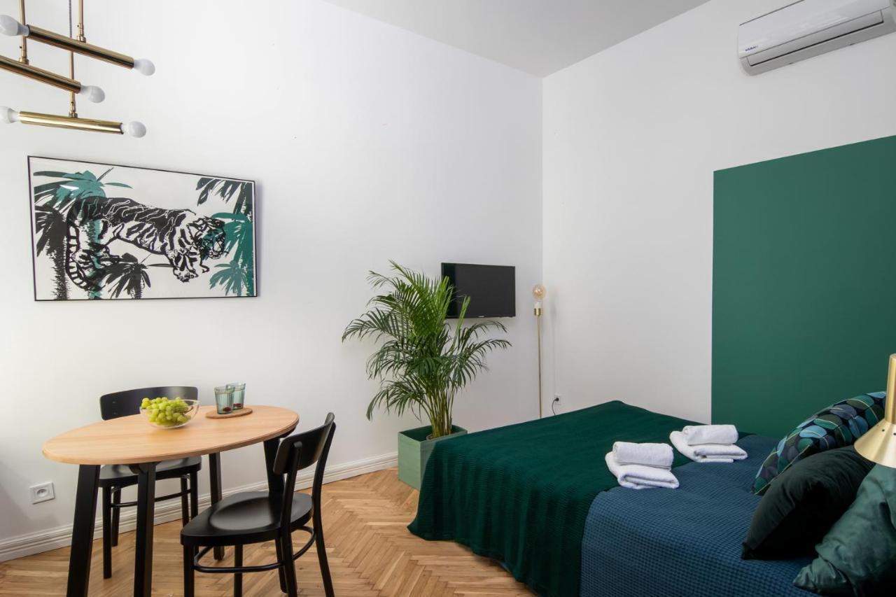 Barbacan Suites - Old Town Apartments - By Upstairs Krakau Buitenkant foto