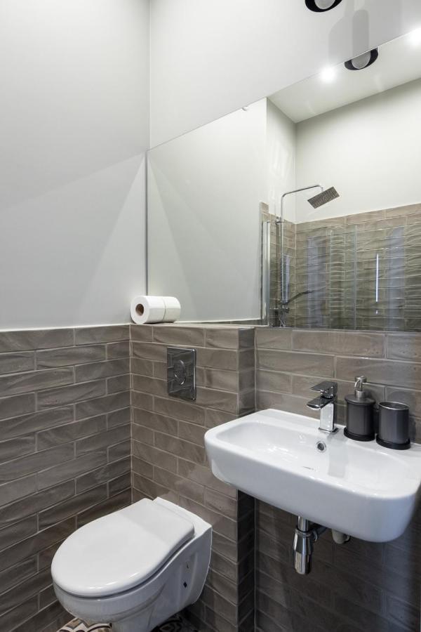 Barbacan Suites - Old Town Apartments - By Upstairs Krakau Buitenkant foto