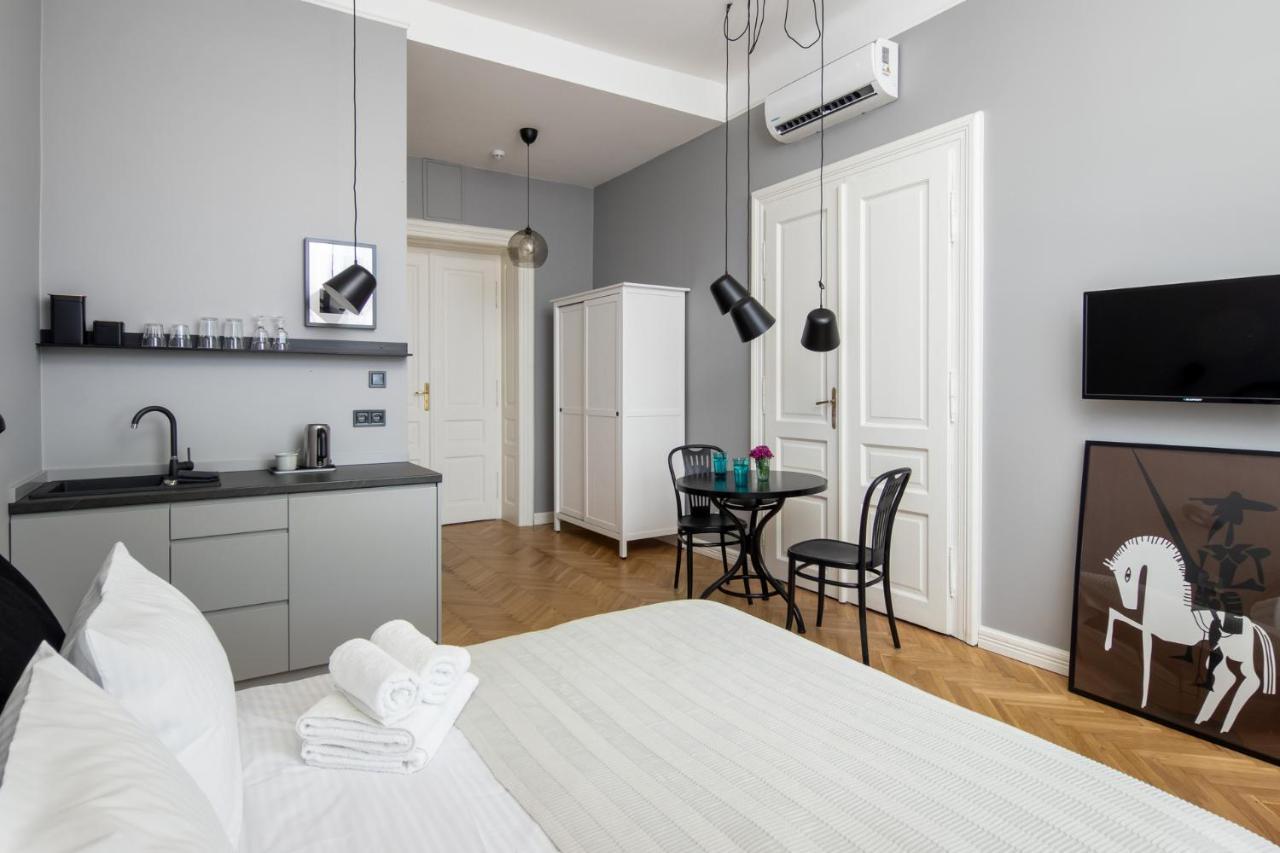 Barbacan Suites - Old Town Apartments - By Upstairs Krakau Buitenkant foto